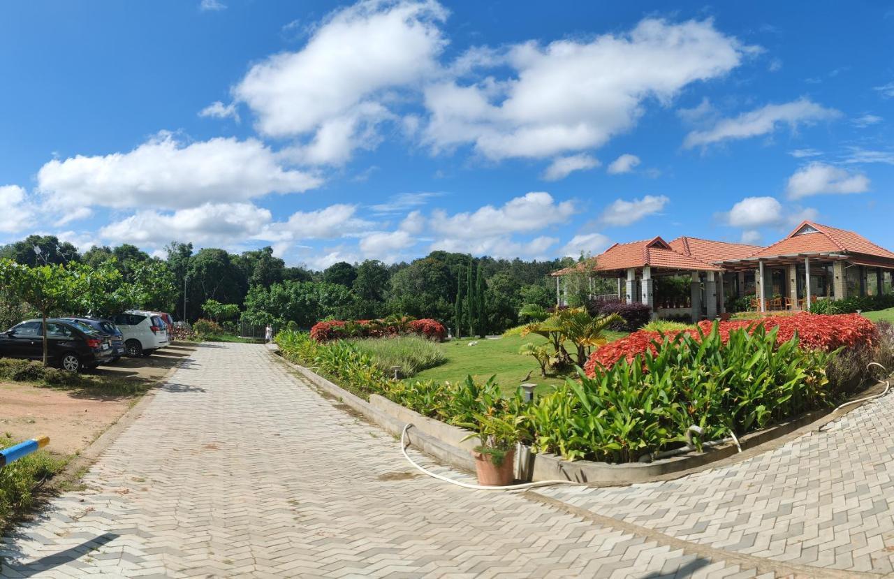 Hotel Biranji Aqua Retreat Chikmagalūr Zewnętrze zdjęcie