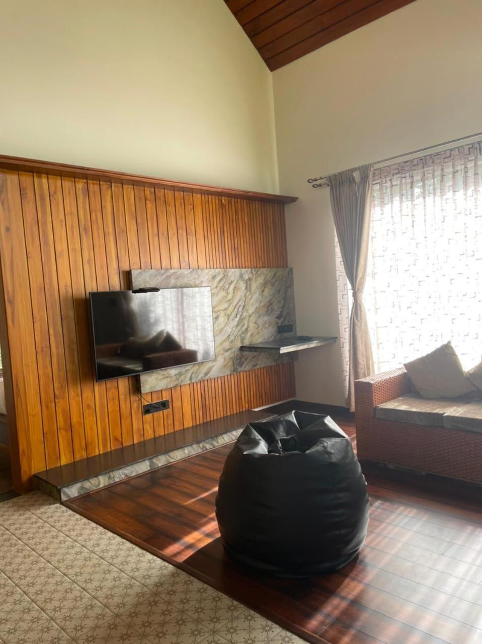 Hotel Biranji Aqua Retreat Chikmagalūr Zewnętrze zdjęcie